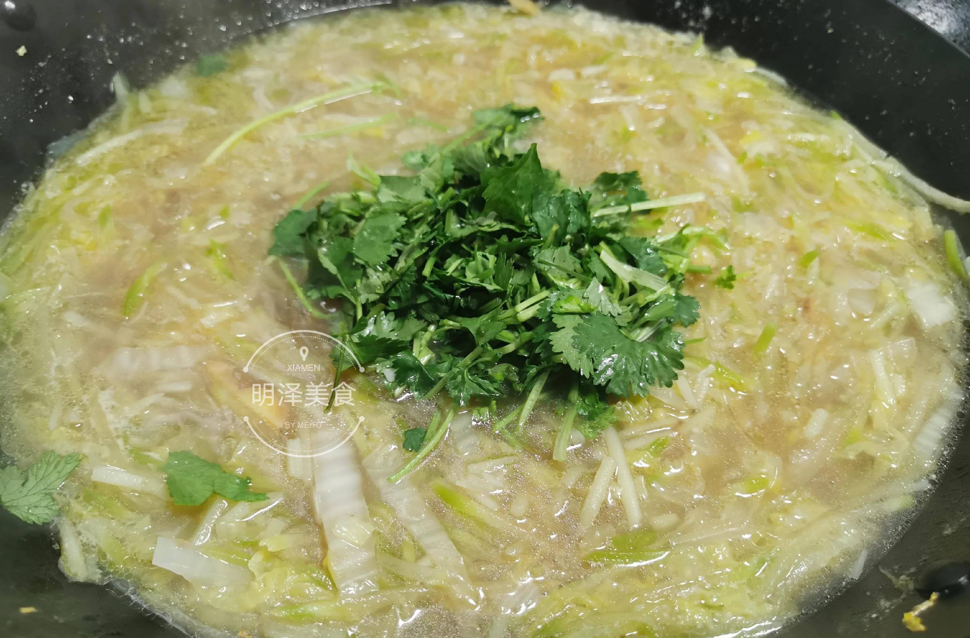 家人喜欢喝的萝卜土豆白菜汤,做法简单味道好,适合冬天喝