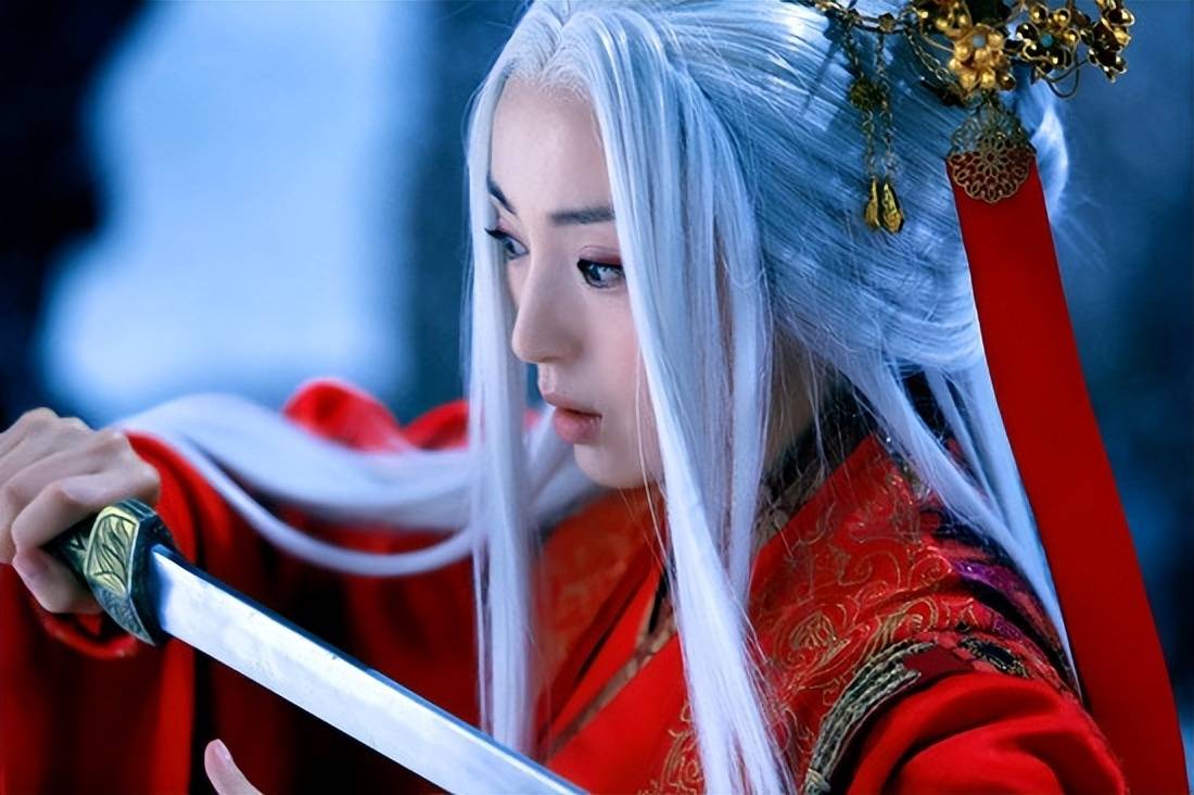 中的古墓派掌门林朝英,是仅次于王重阳的顶级高手,其本身的玉女剑法中