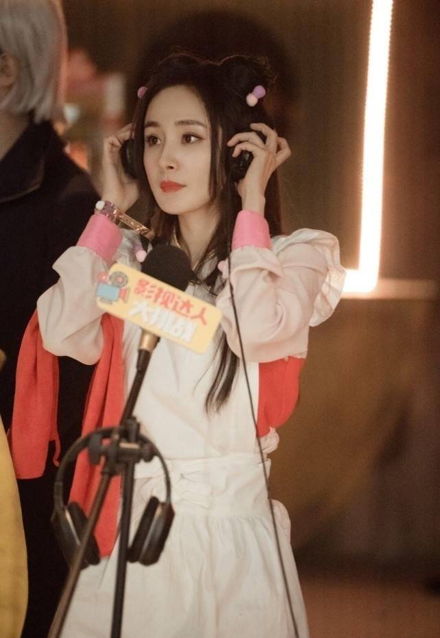 杨幂的隐藏技能真的很圈粉,cos珊璞还售后,手绘真的好可爱_互动_造型