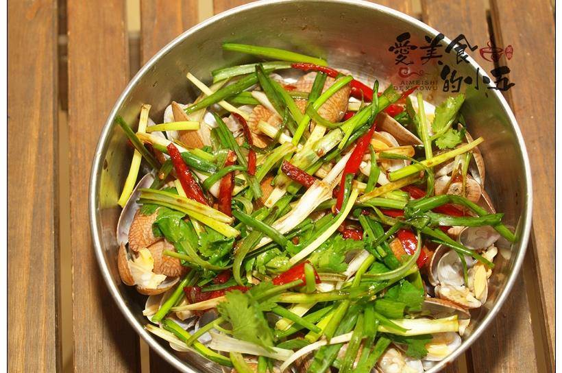 原创花蛤如何做好吃试试用辣椒葱与芫荽制成的三丝来凉拌给力