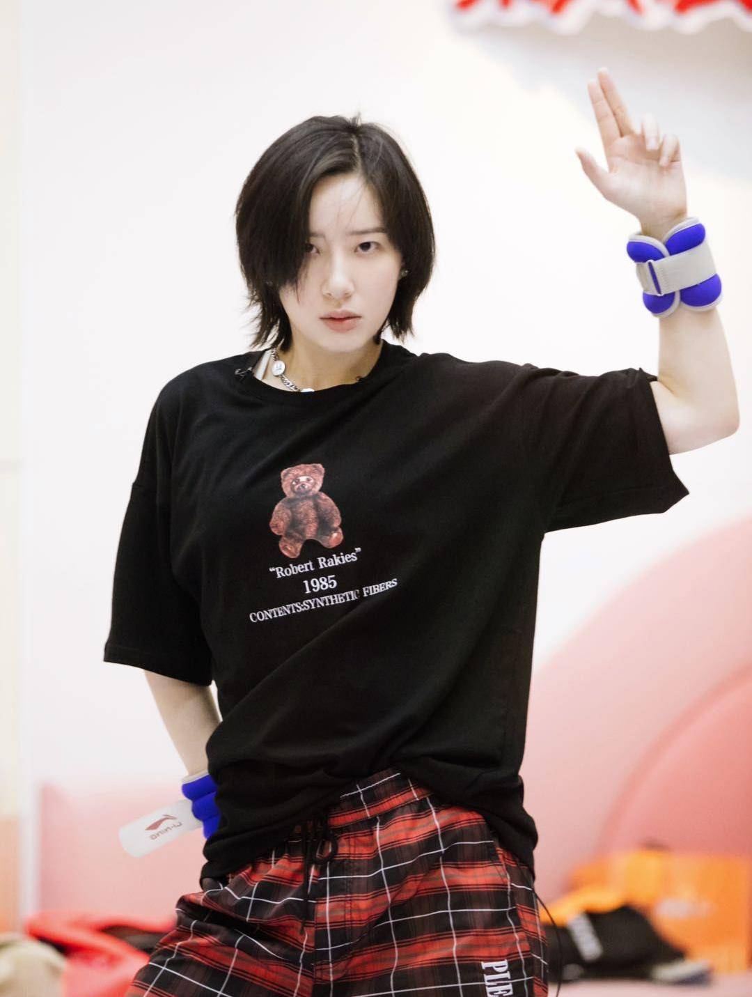 原创成姐姐团宠李斯丹妮李四蛋这个外号挺好听