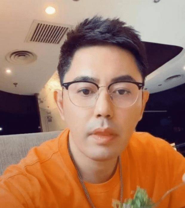 44岁蒙丹近照曝光,瓜子脸被质疑整容过度,已成富豪感情史成谜_牟凤彬