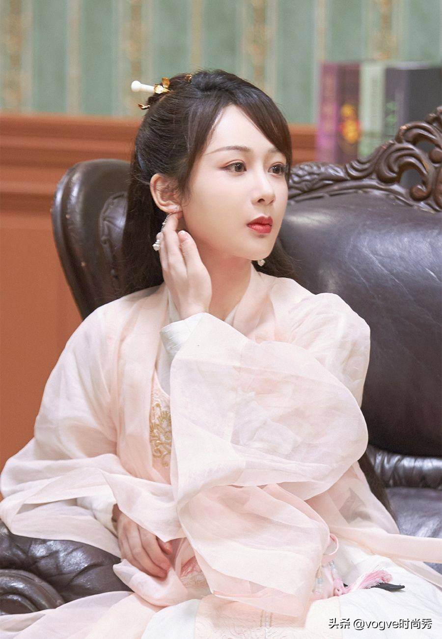 杨紫新剧改档,与肖战合作一波三折,娱乐圈不存在"旺夫体质"_邓伦_观众