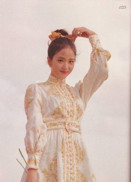 金智秀ind画报,宫廷式礼服配姜黄色蝴蝶结,清纯甜美_专辑_jisooins