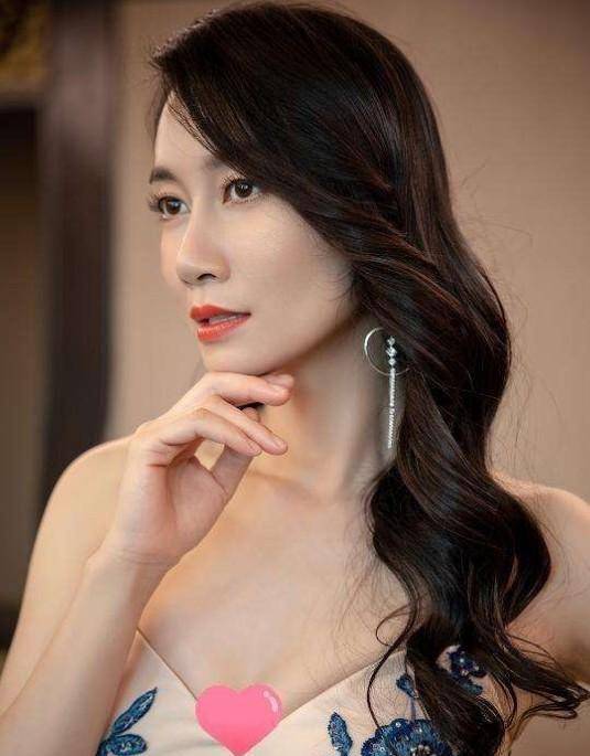 原创美过俞飞鸿被黄磊夸赞出道22年却不火温峥嵘究竟差在哪