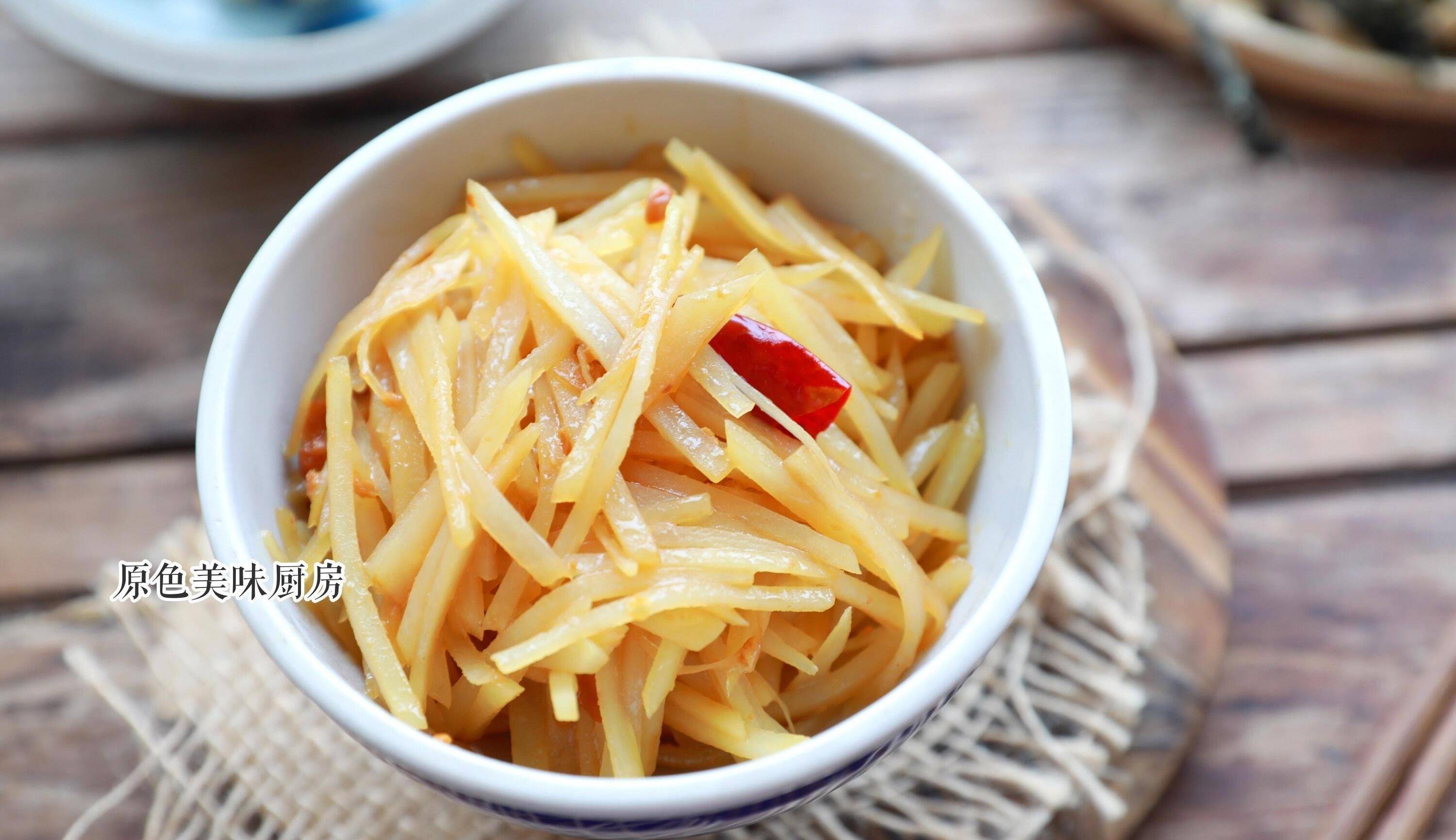 原创家常土豆丝直接下锅就错了多一步口感脆爽不粘锅