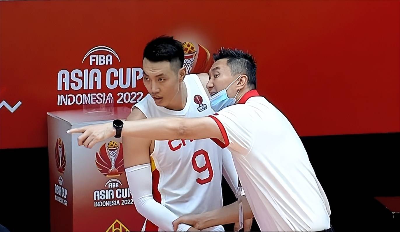中国男篮50分大胜挺进8强，三分球轰出54分，12人上场均有斩获_手机搜狐网