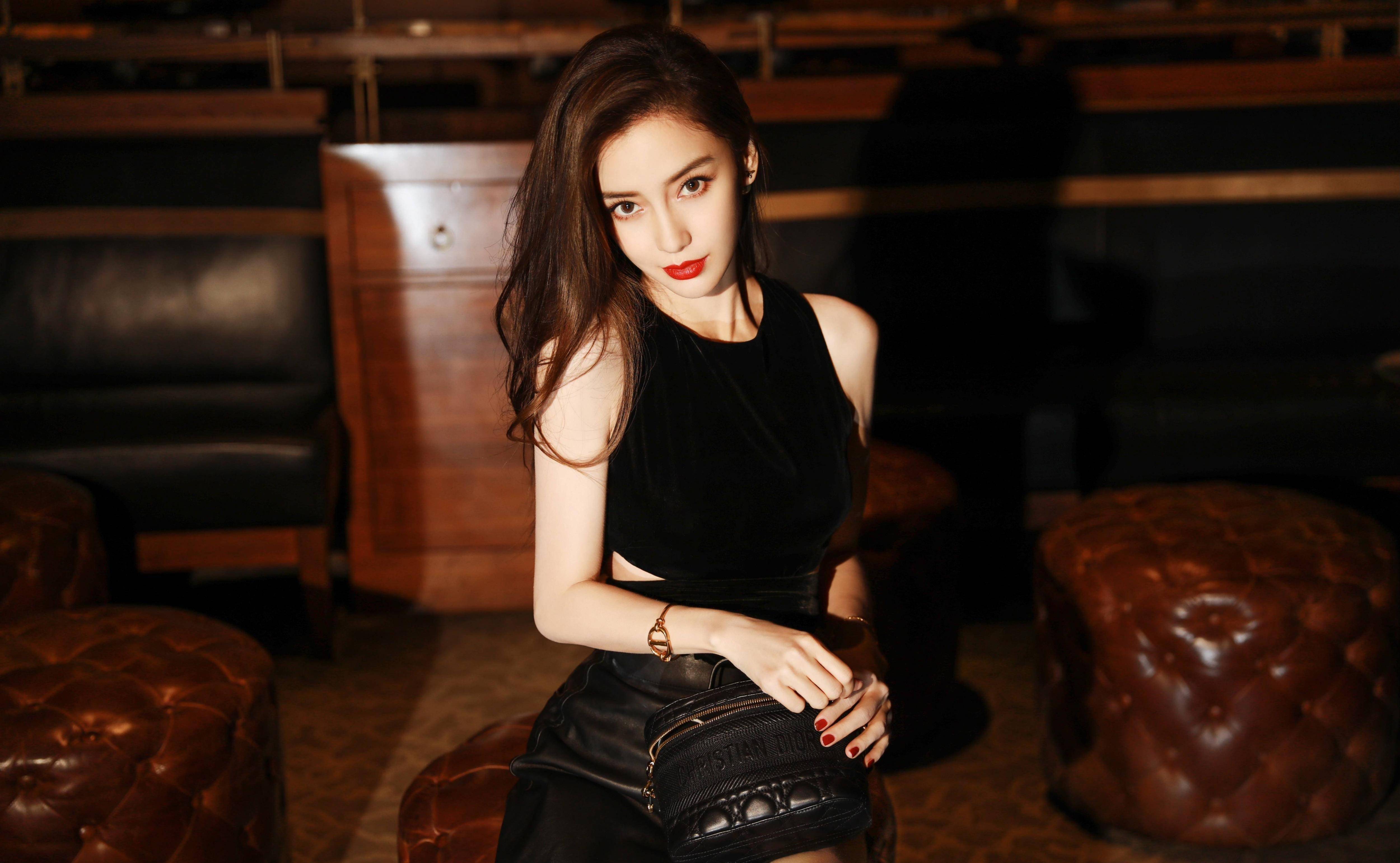 原创angelababy的摩登时尚大片黑背心配皮裤性感又高雅