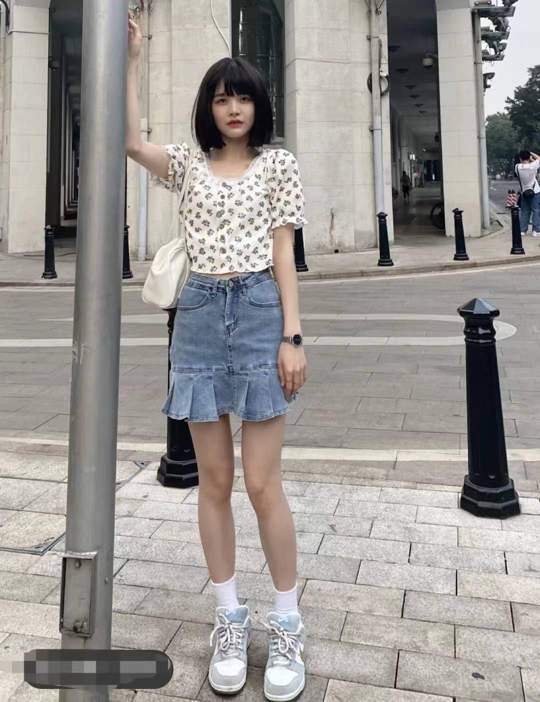 原创小碎花上衣怎么搭配下身好看