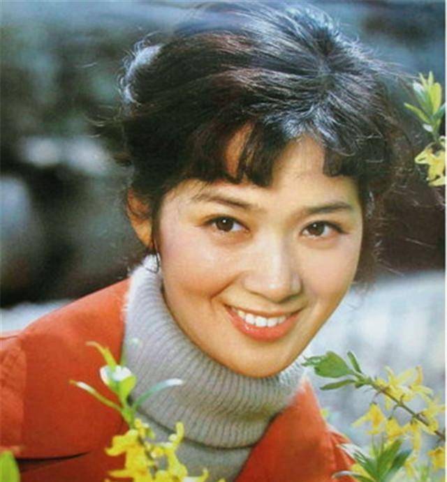 80年代国民女神龚雪,当年因上海流氓案出走国外,现已百毒不侵_演技_女