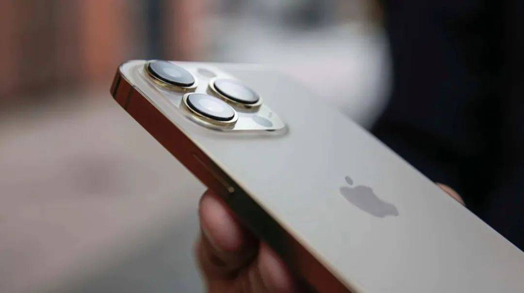 苹果VS安卓:iPhone续航/性能最强，充电最慢！