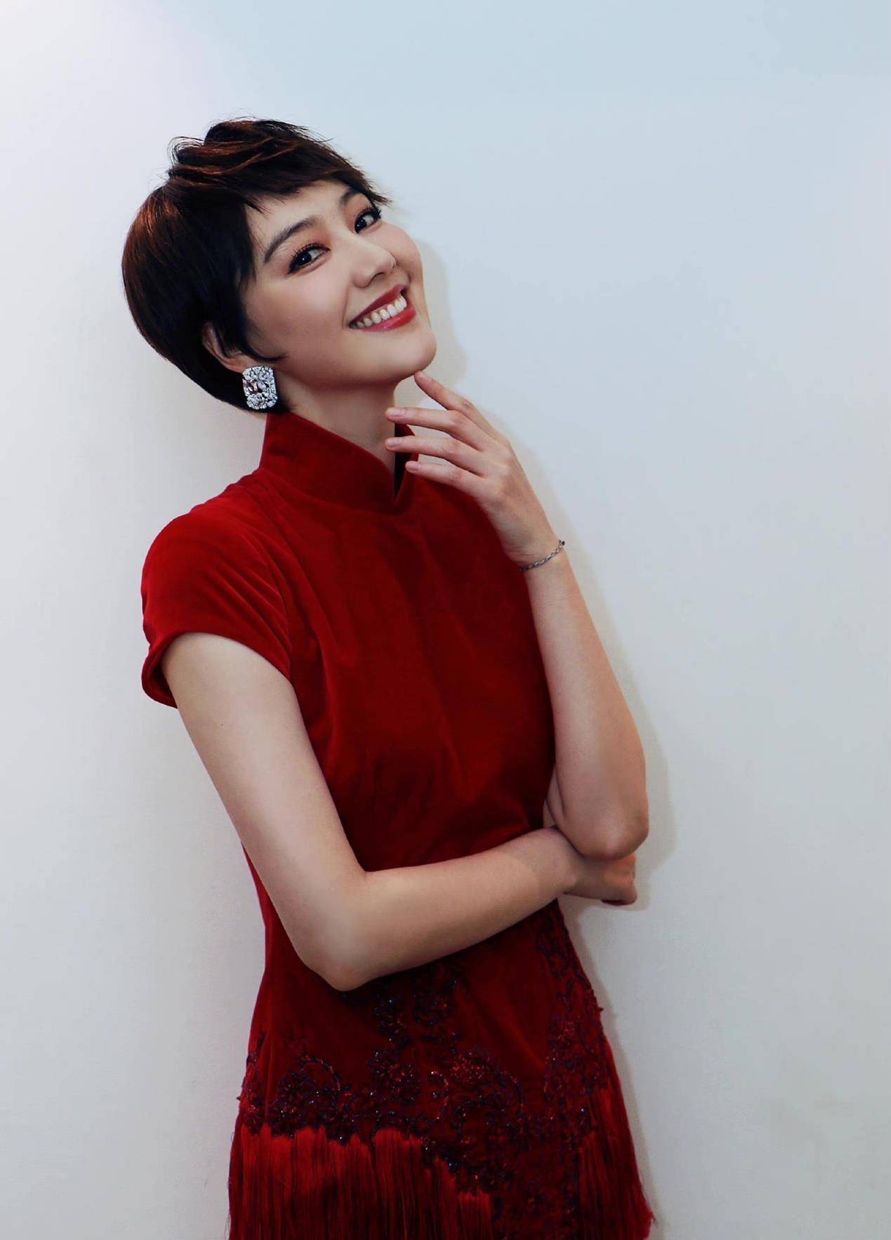 主持人王冠:两次从央视消失,与曹可凡传绯闻,38岁未婚也幸福_田明