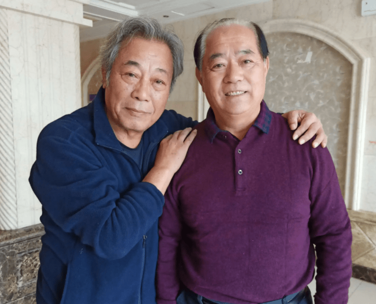 因为有学问会吹小号,就被分到了文工团,直到北京海政话剧团来招收演