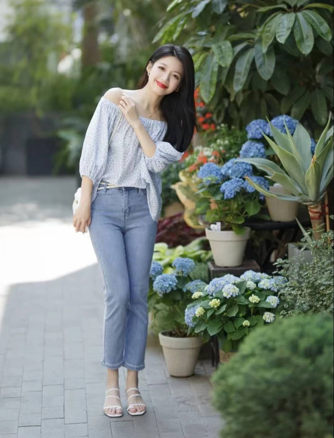 小碎花上衣怎么搭配下身好看_look_牛仔裤_夏天