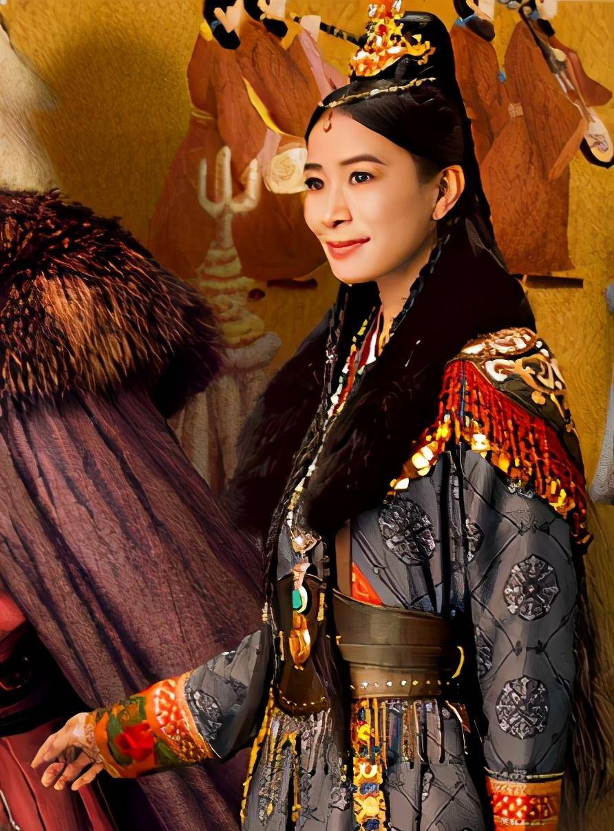 《燕云台》海报曝光!唐嫣皇后造型气场全开,摆脱傻白甜后太欲了!