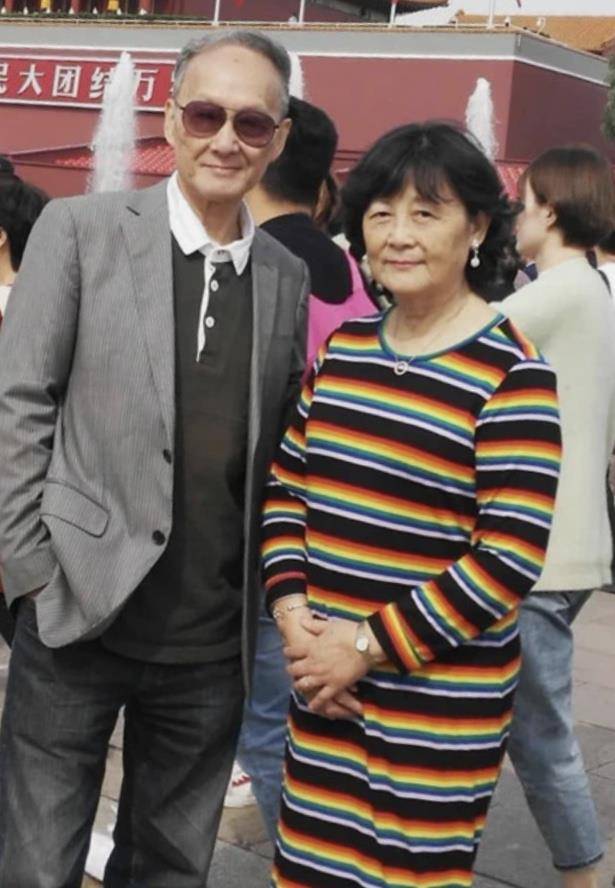 78岁"配音王子"童自荣接受采访,当年阿兰德龙感谢他年轻的声音_杨倩
