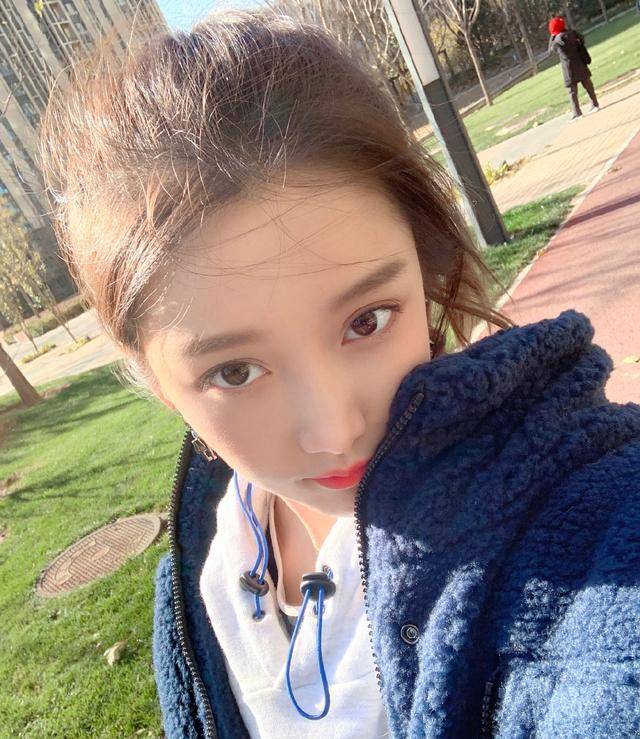 姜贞羽原来还有这一面,薄荷抹身材裙大秀身材,清纯女生变身感女神_的