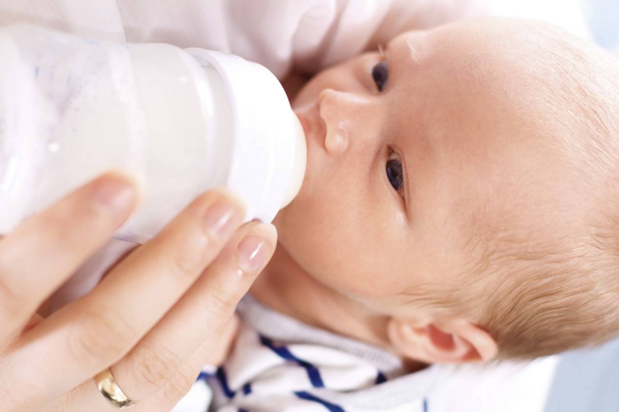 纯母乳到奶粉如何过度转奶？