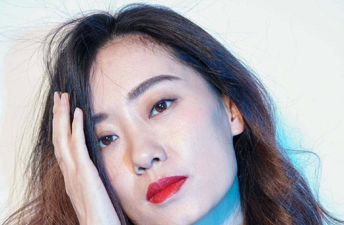 张小斐的"方脸"看着好高级,太适合搭配上西服了,气场很霸气_服装_西装