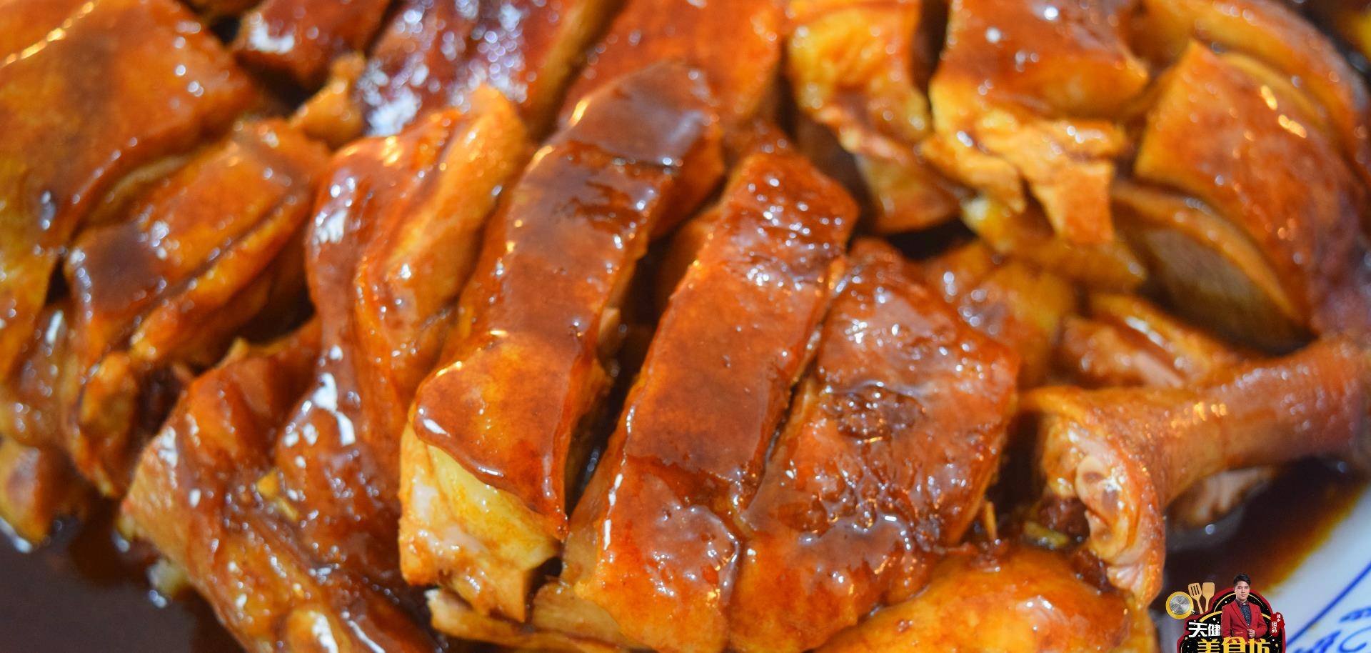 这样一道简单美味,好吃又馋人的【豉油鸭】就制作完成了,喜欢这道菜的