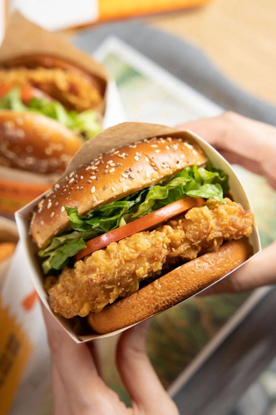 测评了3款汉堡,我找到了今年的「脆堡天花板」!_鸡腿_麦当劳_彩虹