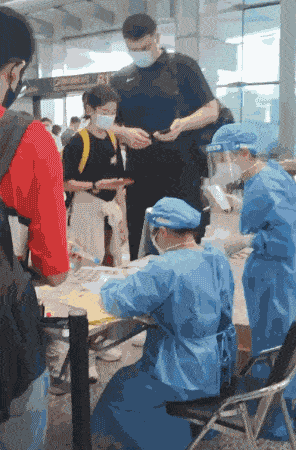 原创
“昨晚和喜欢的女生看电影,做了一件很浪漫的事,结果她把我拉黑了?”