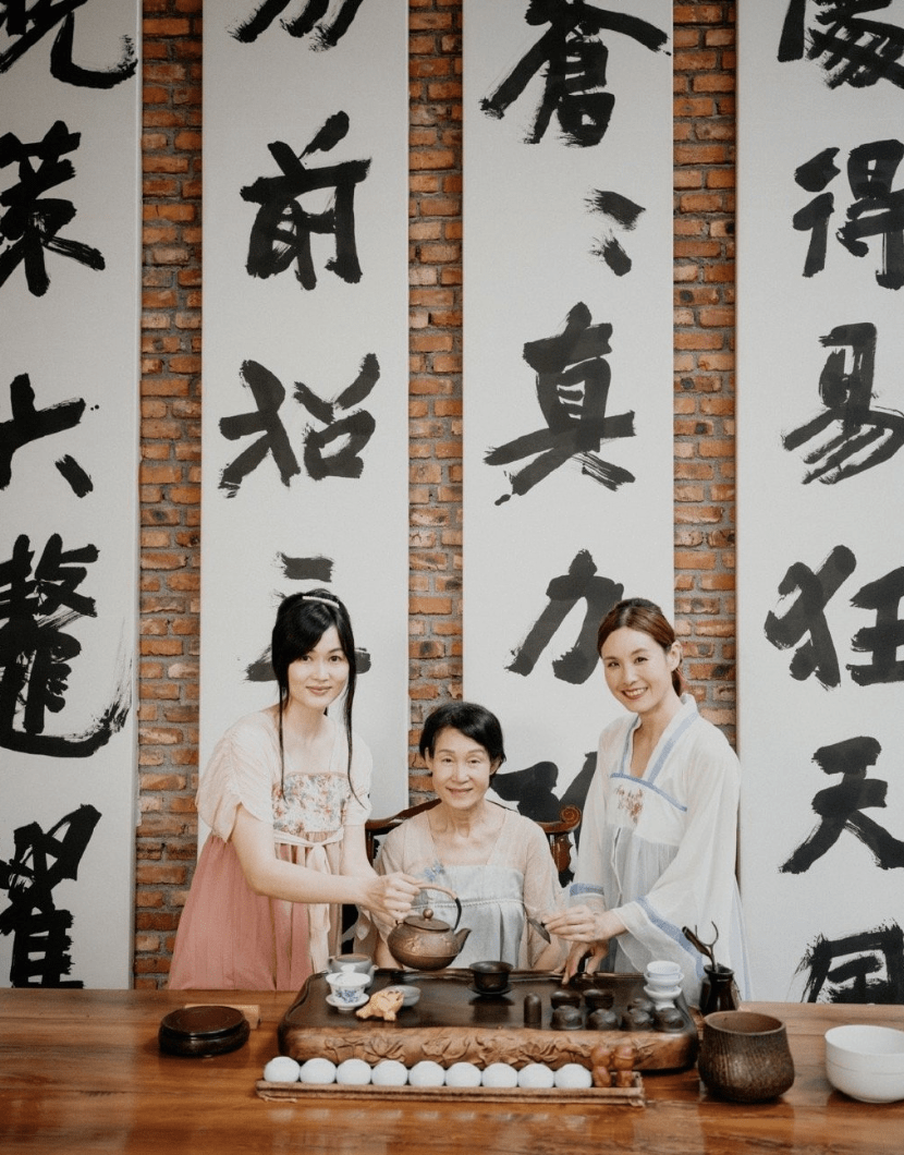 刘畊宏晒女儿中国风庆生视频,小泡芙从小美到大