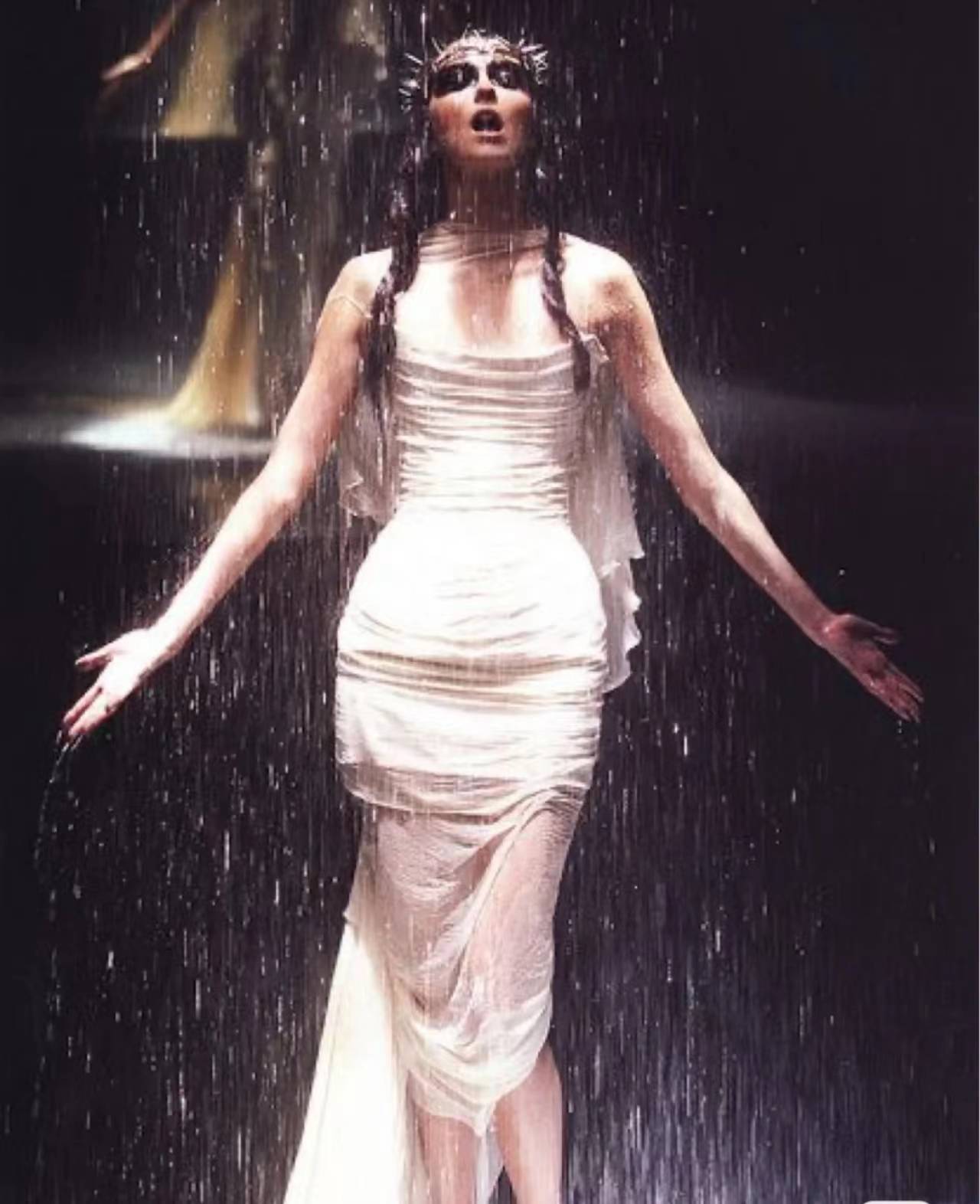 每走1步45万美元,33岁身价4亿,超模吉娘娘的成名之路