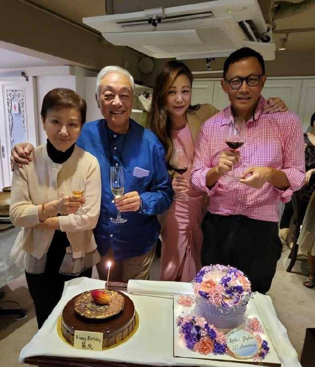 52岁王馨平为舅父曾江庆生,富豪老公意外抢镜,两人携手走过20年_李