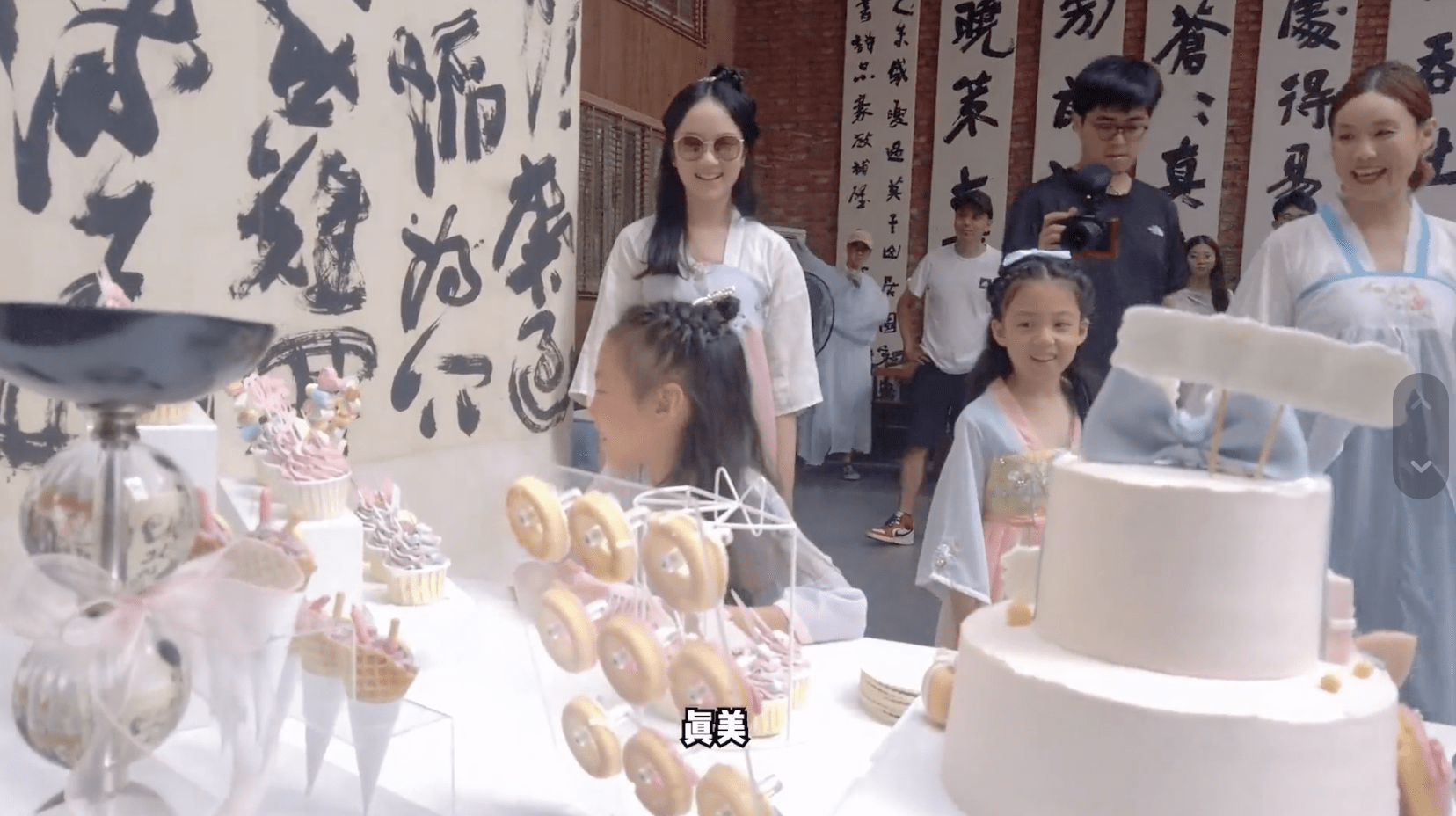 刘畊宏晒女儿中国风庆生视频,小泡芙从小美到大