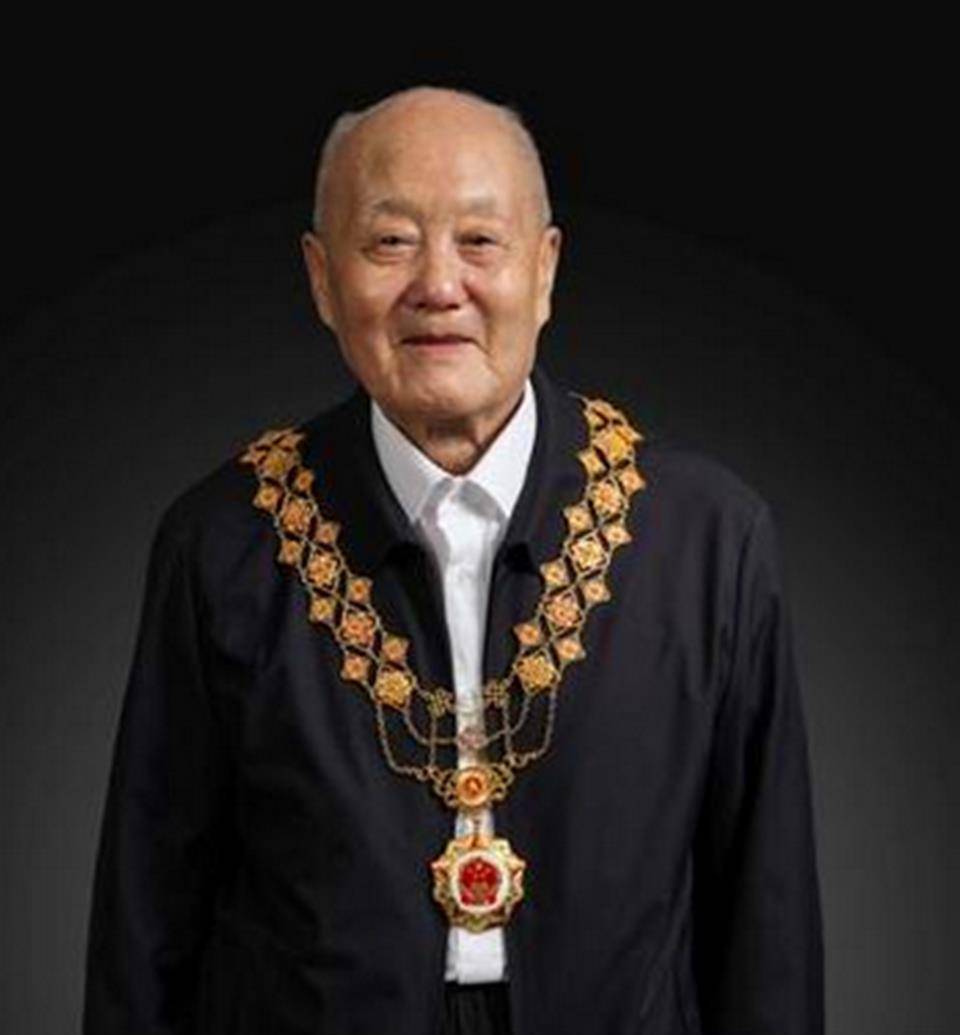 共和国功勋张富清:战场敢做突击队,建设争当排头兵_敌人_解放军_部队