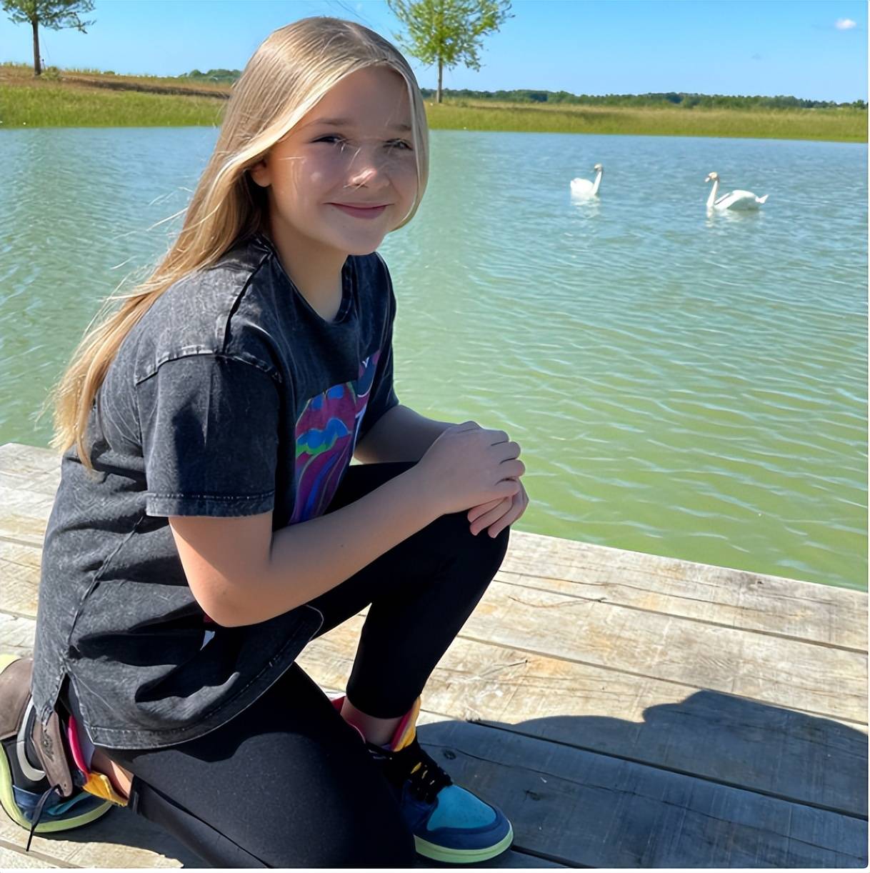 富家女小七只顾快乐成长,11岁身材却横向发展,不如妈妈身姿曼妙_女儿