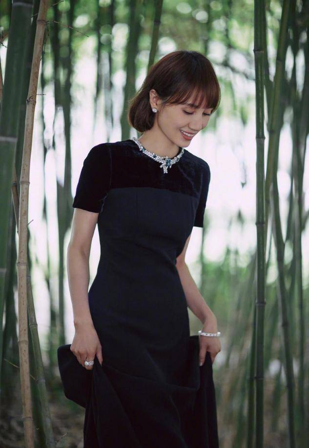 原创袁泉不愧70后穿搭榜样每套穿搭都让人眼前一亮气质太好了