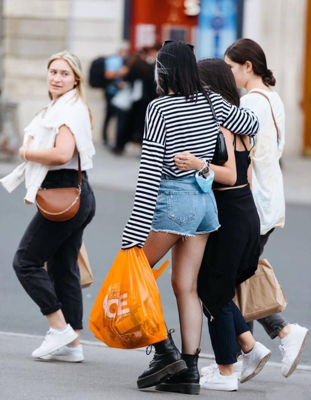 原创时尚与身材无关巴黎微胖腿粗素人的出街装没有筷子腿也出彩