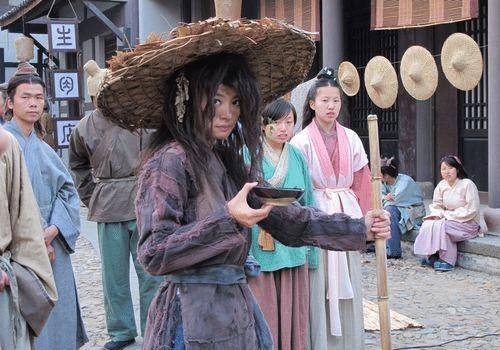 同样演乞丐,周星驰,黄渤等人完美诠释,而她油头粉面像是来搞笑的_角色