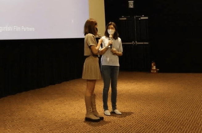 助力女儿进娱乐圈?贾静雯母女同台似同龄人