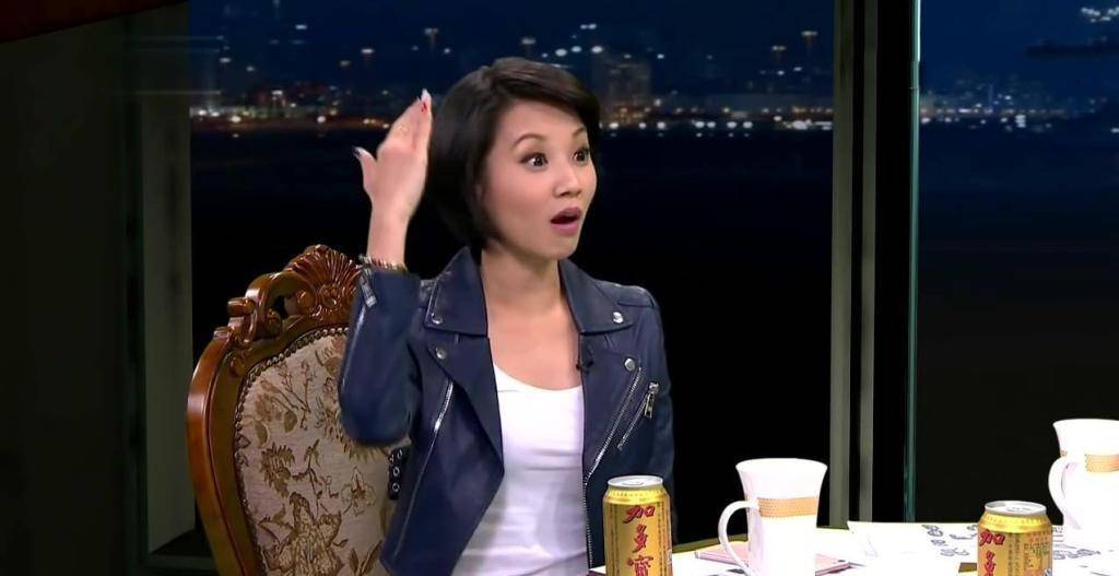 凤凰卫视美女主持人竹幼婷,还是那么漂亮!散发出独特的气质