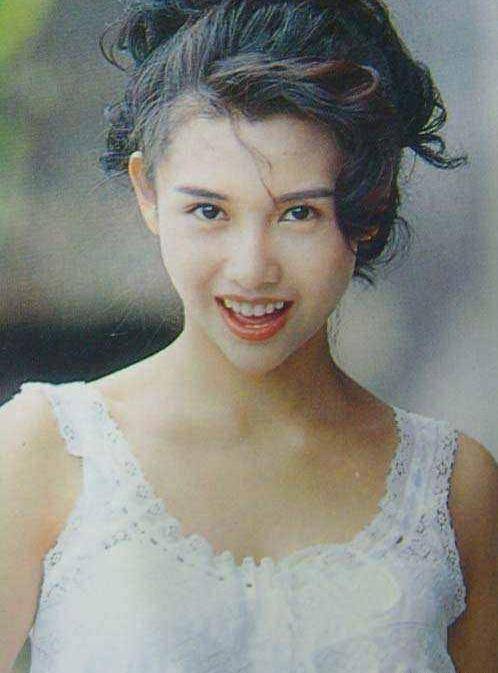 6位曾经拍过"时尚片"的明星,成龙上榜,最后一位堪称鼻祖_邱淑贞_朱茵