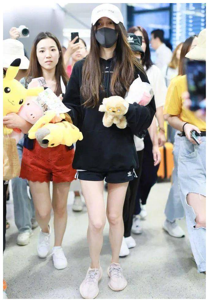 意外穿出了五五分身材,美腿却依旧抢镜_angela_baby_短裤