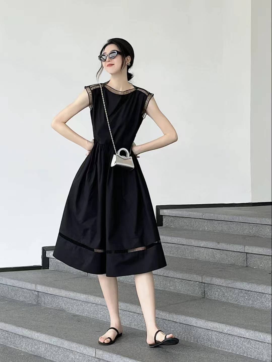 穿黑裙子搭配什么颜色的鞋子好看_黑色_look_连衣裙