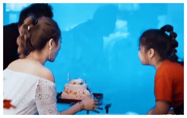 原创薇娅女儿正面照首曝光遗憾未遗传妈妈美貌长相身材像极了爸爸