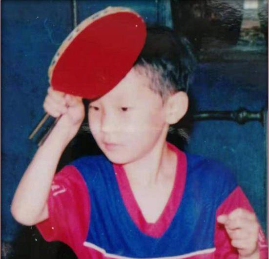 相信大多数球迷,都没见过王曼昱小时候的这几张照片吧?