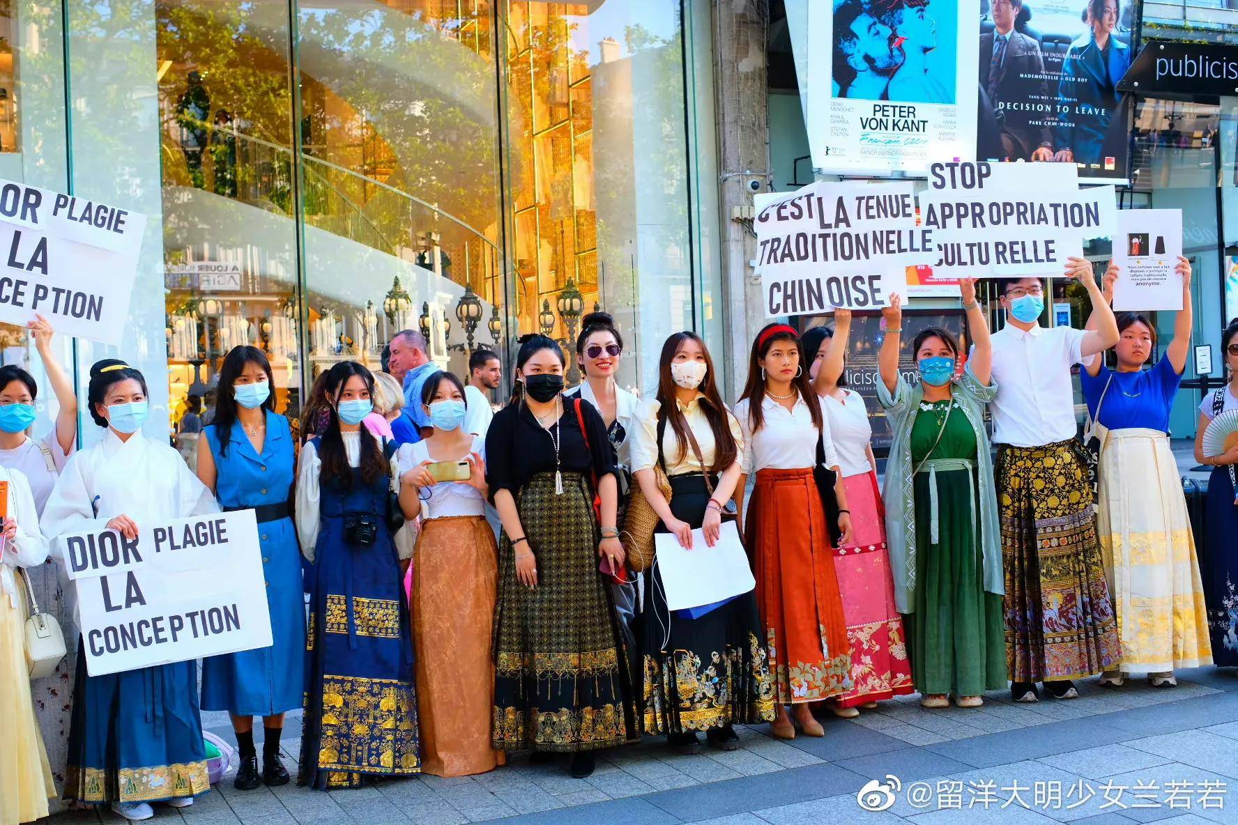 原创中国海外留学生在巴黎公开抵制迪奥抄袭中国文化为她们的勇敢行动