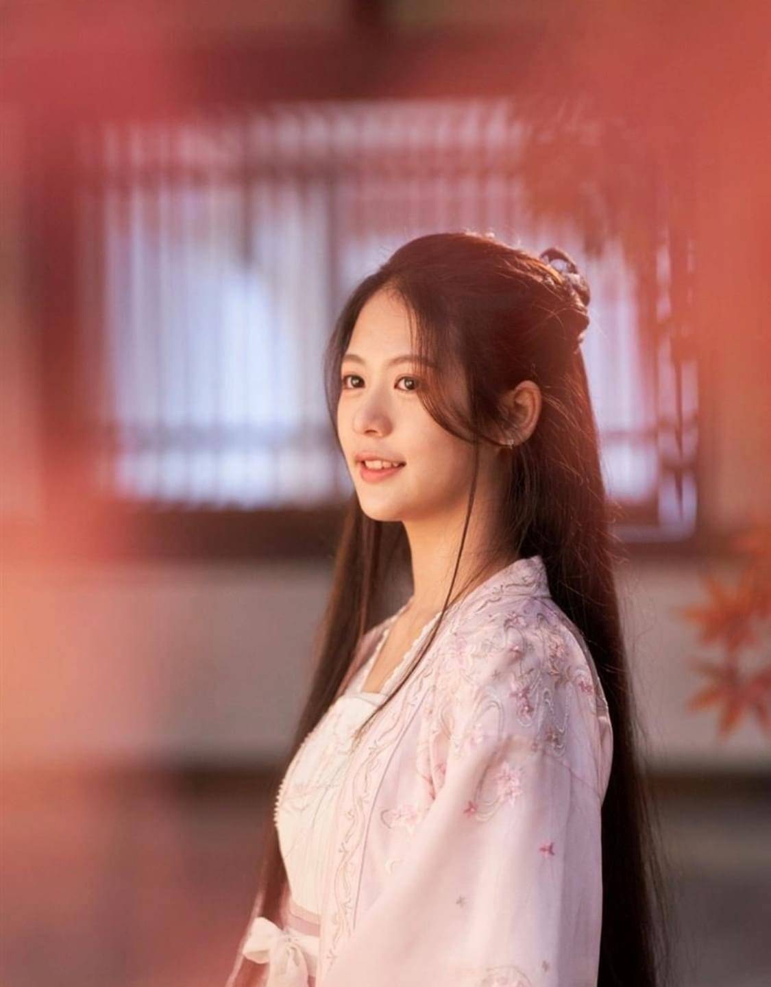 原创翁虹携爱女刘莳拍影片网友惊呼女儿颜值比妈妈高