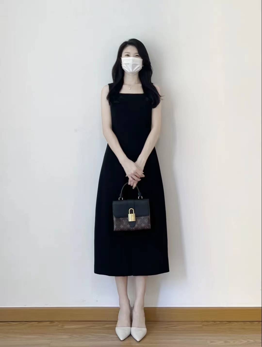 穿黑裙子搭配什么颜色的鞋子好看_黑色_look_连衣裙