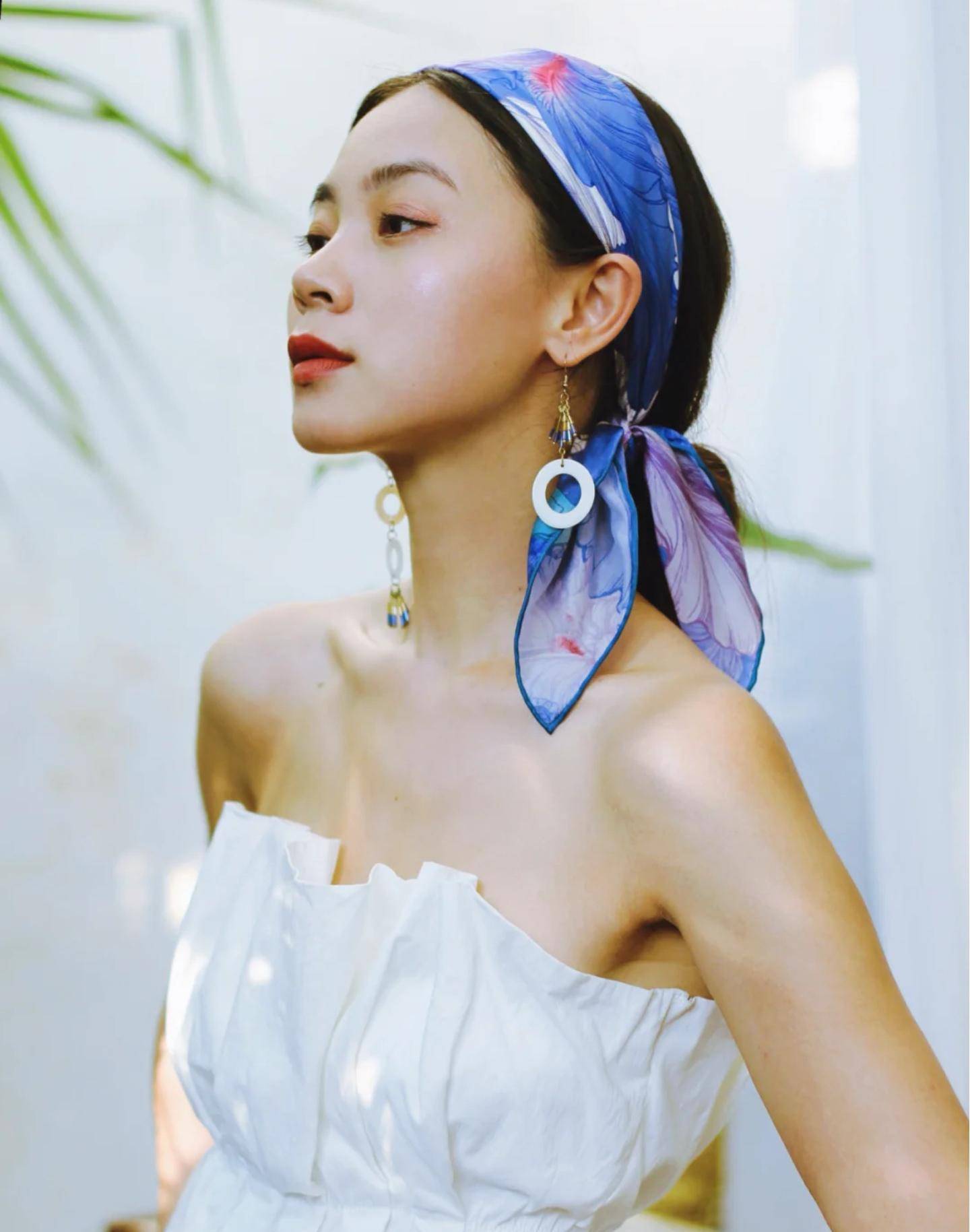 丝巾才是女人的气质法宝get这些搭配技巧气质翻倍哦