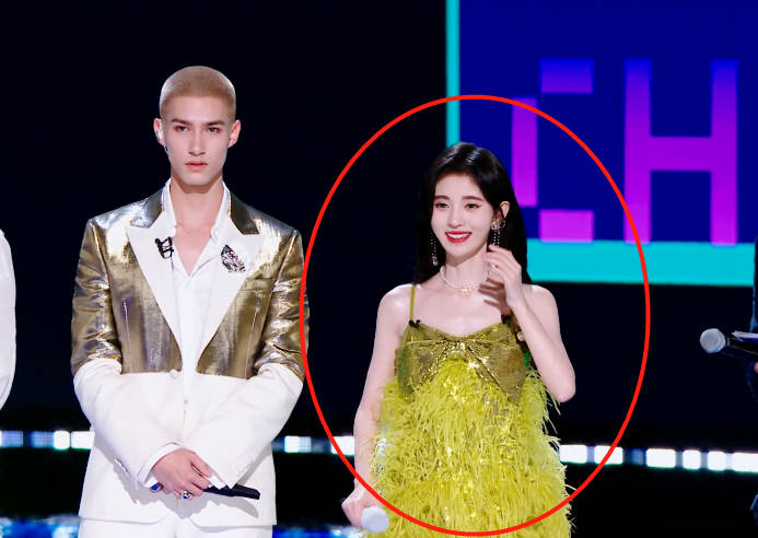 原创创4节目组真会玩孟美岐刘宇热舞不说米卡鞠婧祎才撩人