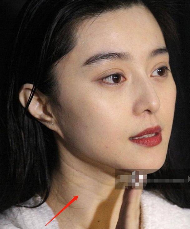 原创颈纹明显的明星周冬雨赵露思纹路太深杨超越鞠婧祎也难逃脱
