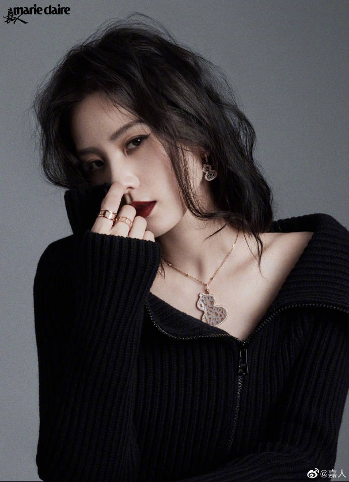 刘诗诗黑白写真性感酷飒曼妙身材魅力不可小觑