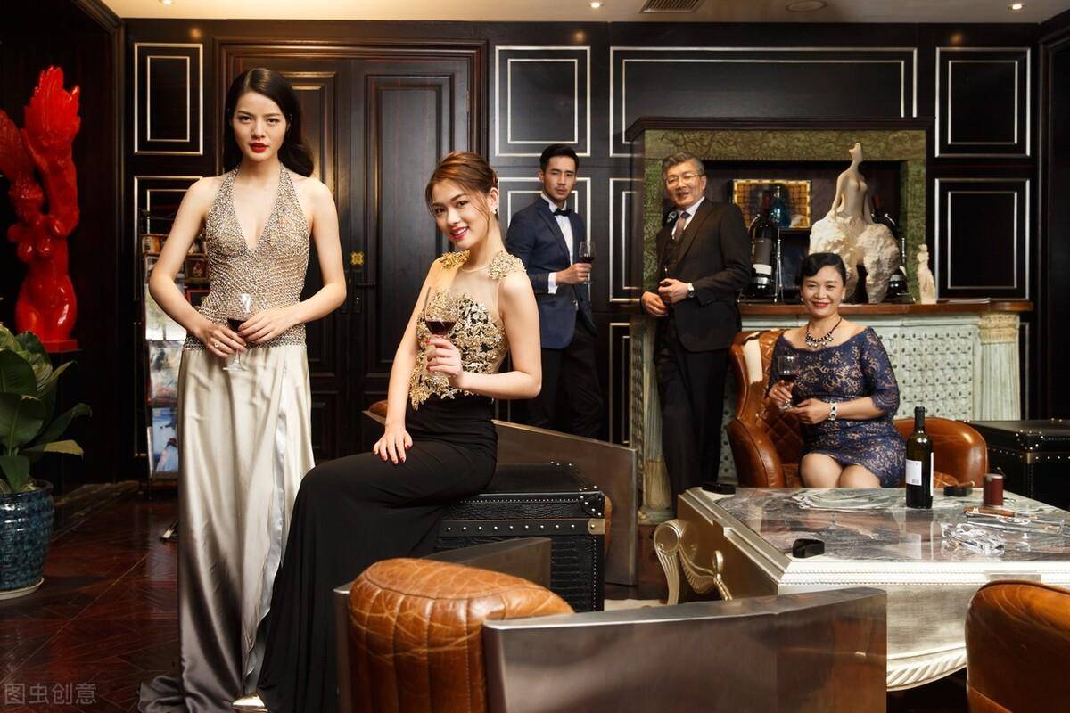 纪实上海名媛群聊天记录曝光为提升身价4人拼团丝袜